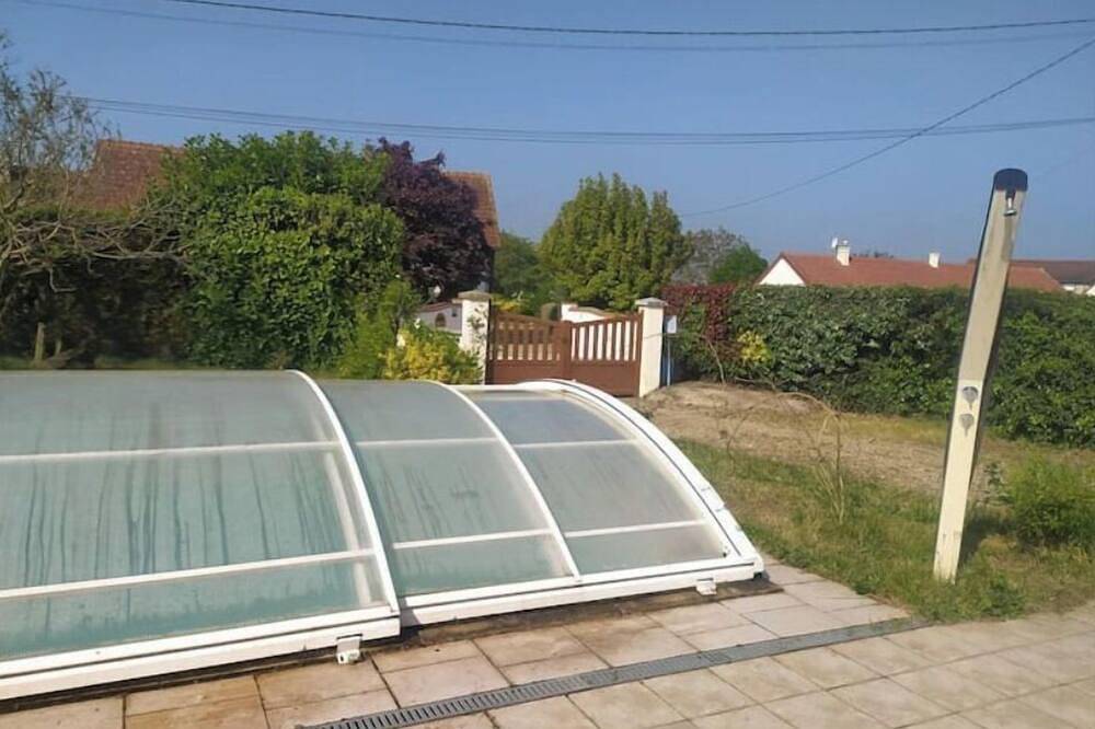 Relaxation, jacuzzi sauna billiards private swimming pool in Briare, Région de Montargis