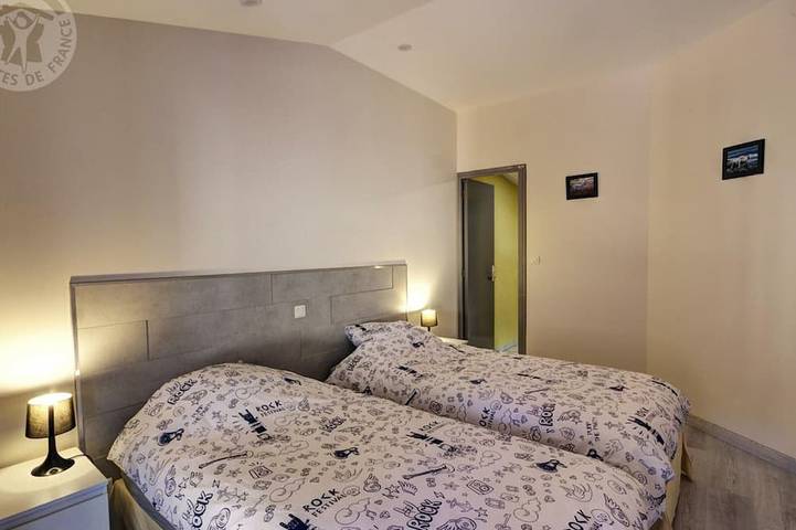 Gîte pour 4 personnes, avec jardin dans Champoly - 2