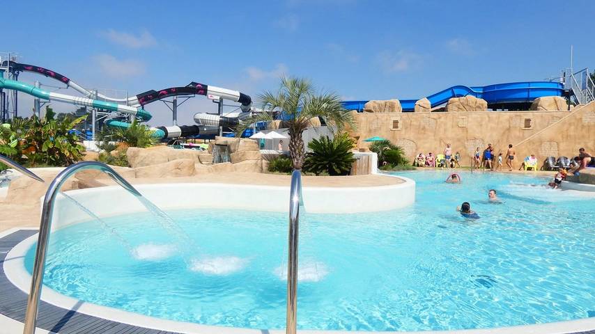 Camping pour 6 personnes, avec sauna ainsi que bassin pour enfant et terrasse à Château-d'Olonne