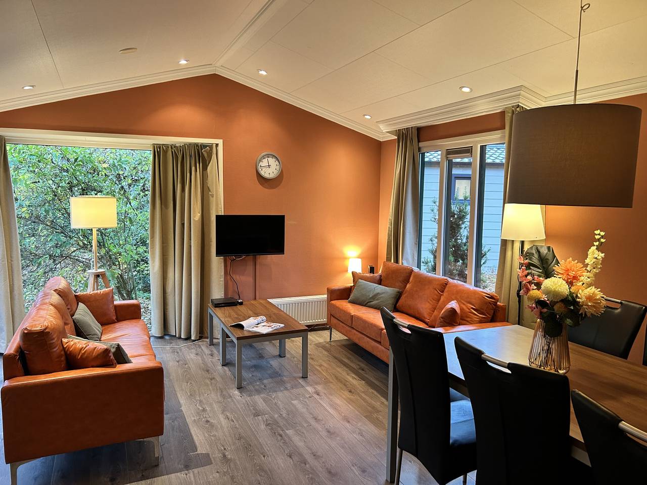 Knus 6 persoons vakantiechalet op bosrijk landgoed. in Hooghalen, Drenthe