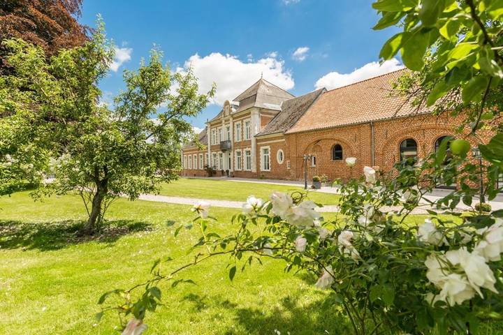 Maison de vacances pour 41 personnes, avec Jacuzzi et Terrasse ainsi que Jardin et Piscine à Coupelle-Vieille