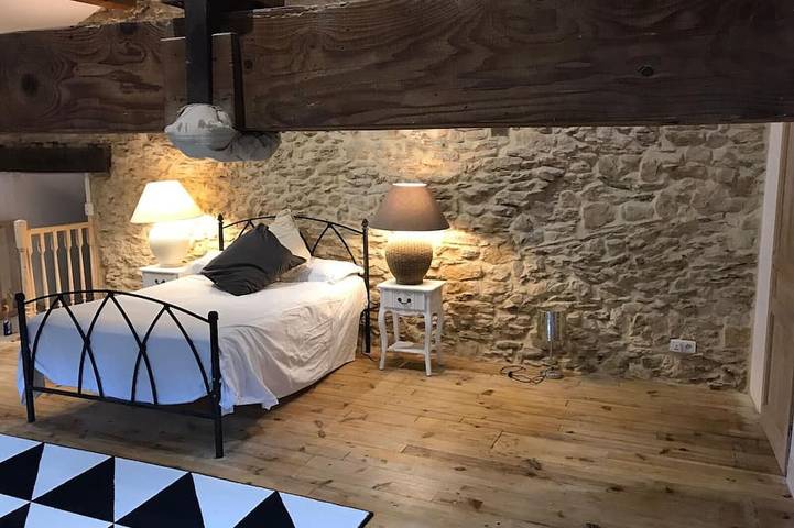 Location de vacances pour 14 personnes, avec balcon et jardin à Uchaux - 2