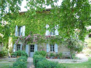 Chambre d’hôte pour 3 personnes, avec terrasse ainsi que vue et jardin à Palaminy