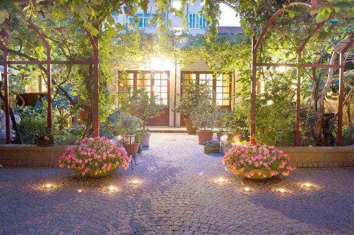 Bed and breakfast for 4 people, with Terrace and Garden as well as View in Turin