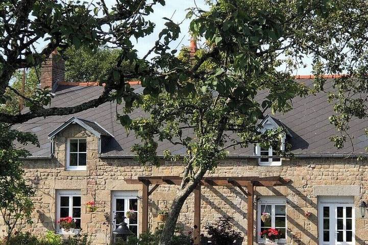 Gîte pour 9 personnes, avec jardin à Vengeons