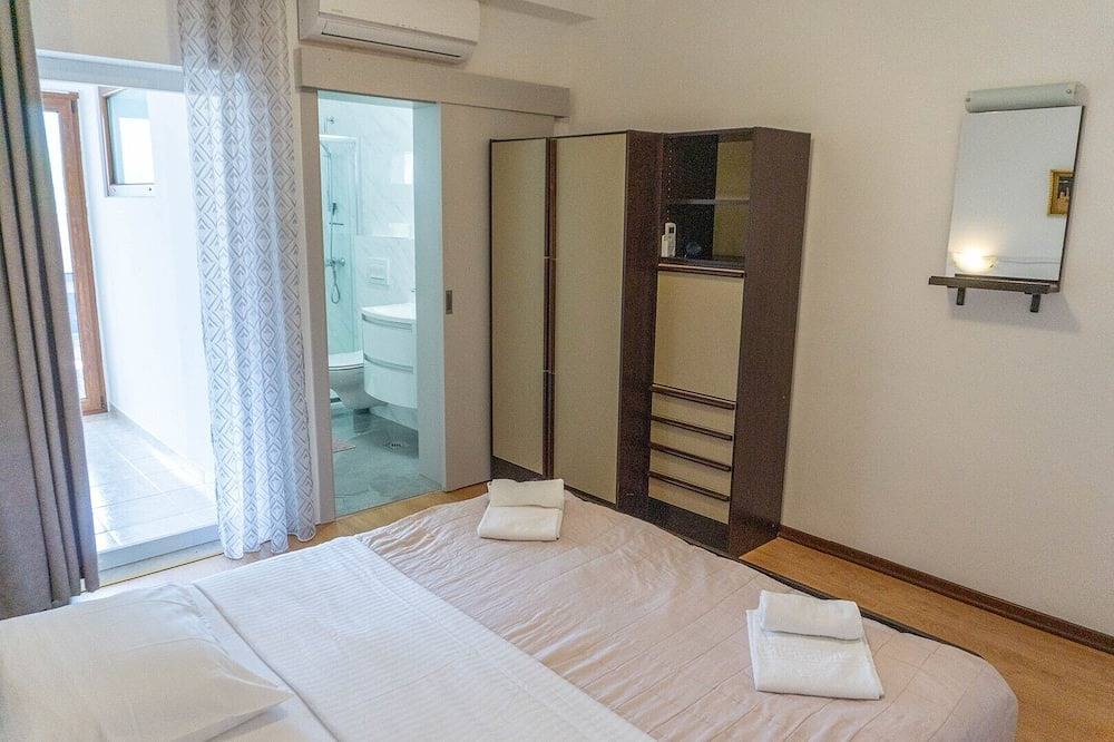 Ganze Wohnung, Apartment Petrica Nr.3 - mit Balkon, gelegen im ruhigen Dorf Jurandvor bei Baska in Baska, Krk
