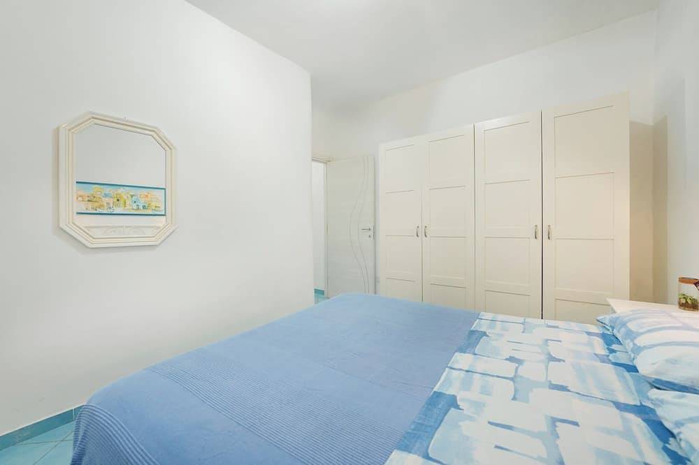 Appartamento intero, Casa con Cortile Privato a 200 m dagli Scogli in Procida, Napoli e dintorni