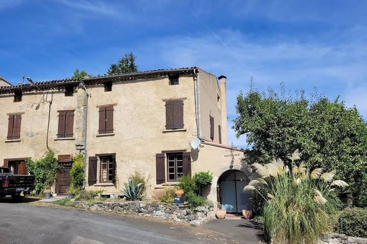 Gîte pour 16 personnes, avec jardin, animaux acceptés à Rodome