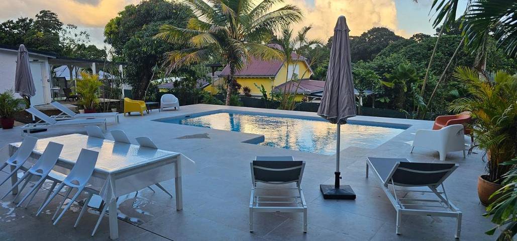 Chambre d’hôte pour 2 personnes, avec vue ainsi que jardin et piscine, animaux acceptés dans Basse-Terre (homonymie) - 4