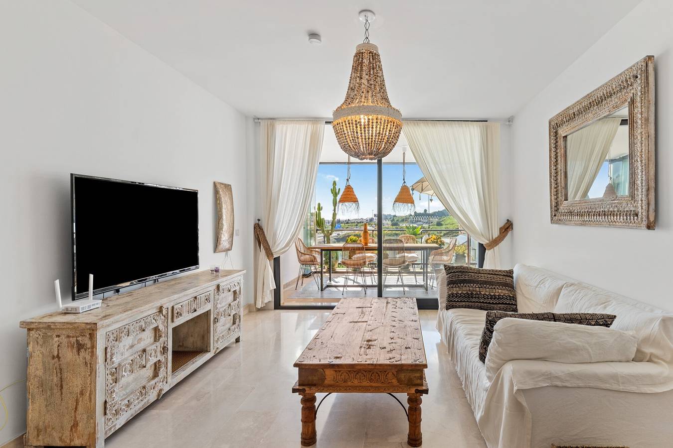 Apartamento entero, Apartamento 'Scandi Style Sea View A113' con vistas al mar, Wi-Fi y aire acondicionado in Riviera del Sol, Mijas