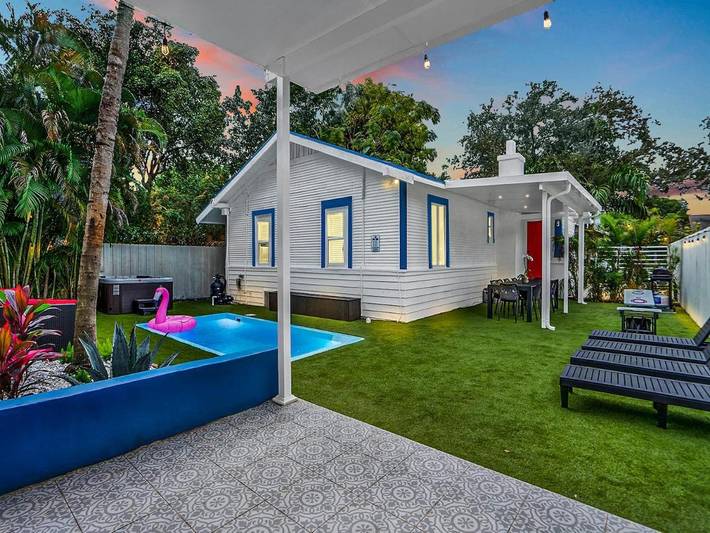 Bungalow für 21 Personen, mit Pool und Terrasse sowie Whirlpool in Miami
