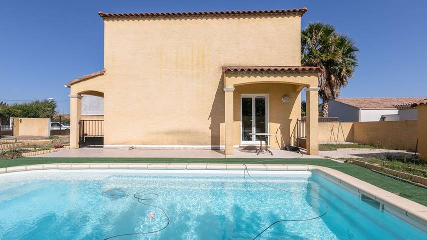 Maison de vacances pour 6 personnes, avec terrasse ainsi que jardin et piscine