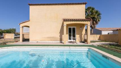 Gîte pour 6 personnes, avec terrasse ainsi que jardin et piscine à Pinet (homonymie)
