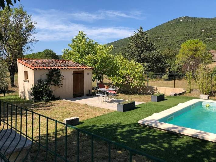 Gîte pour 4 personnes, avec piscine ainsi que jardin et terrasse à Brissac