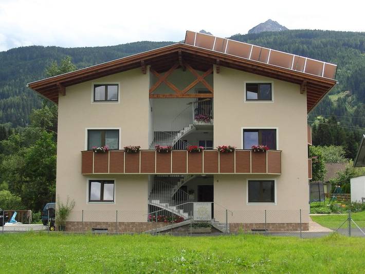 Ferienhaus für 4 Personen, mit Balkon und Garten in Götzens