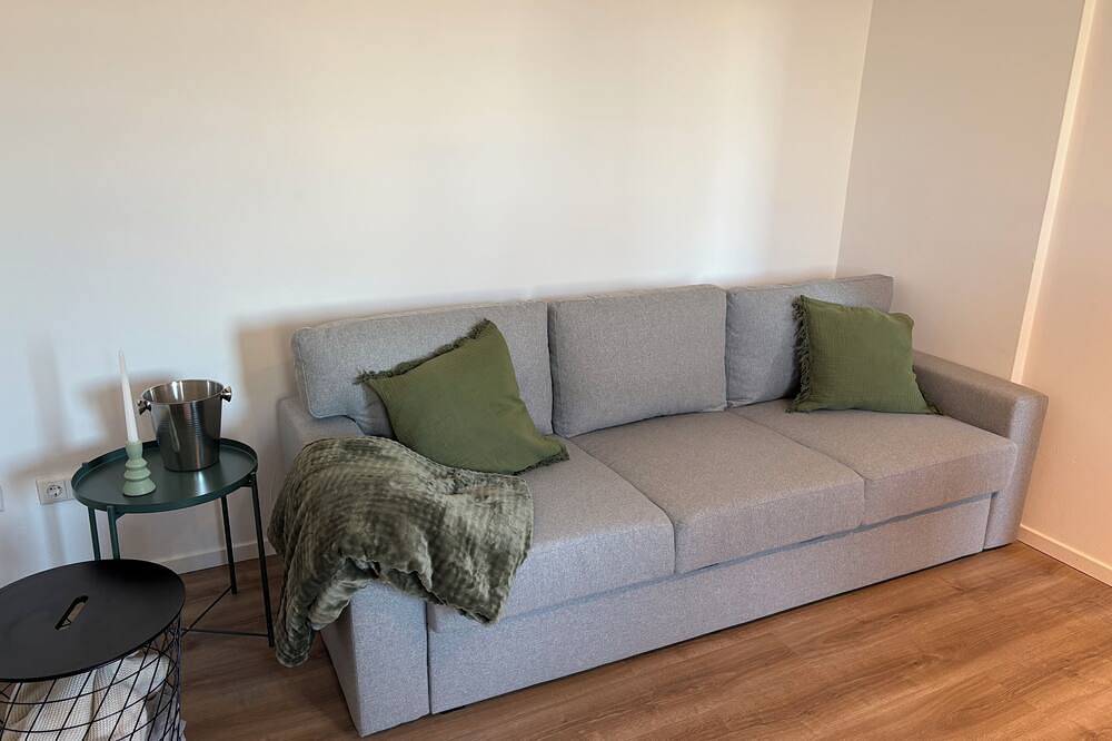 Ganze Wohnung, Modern eingerichtete 2-Zimmer Wohnung direkt beim Bahnhof in Straubing, Ostbayern