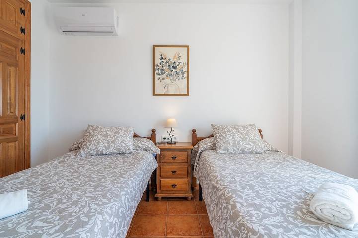 Villa Botin,9Pers, Aussichten Auf Meer, Grosser Heizbarer Privatpool in Cútar, Cordillera Penibética