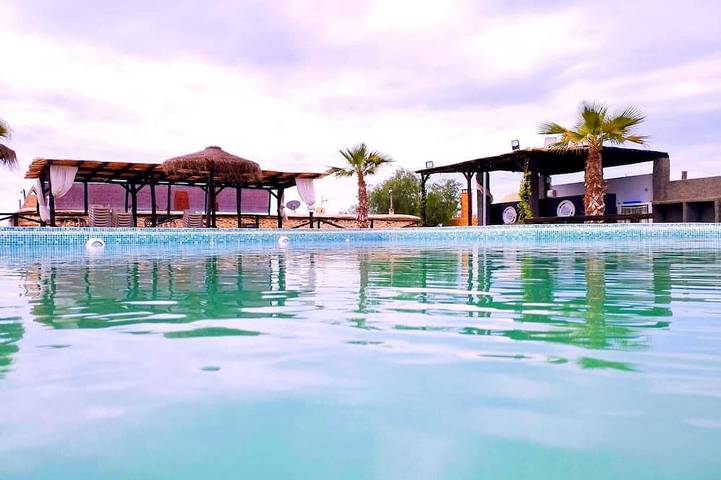 Casa de vacaciones para 4 personas, con jardín y piscina, Se admiten mascotas en Adra