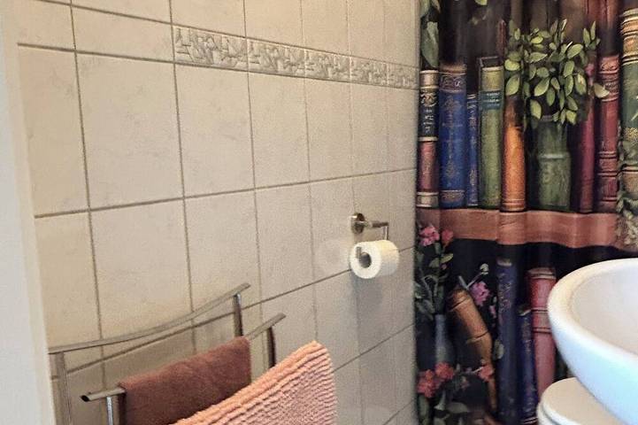 Ganze Wohnung, Ein Bücherhimmel zum Abtauchen mit Wander- und Radwegen, Kanueinstiegen nah bei in Leun, Lahn-Dill-Kreis