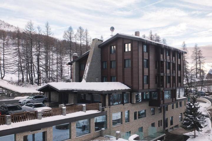 Apartamento para 2 personas, con jardín y sauna además de vistas y piscina en Cervinia
