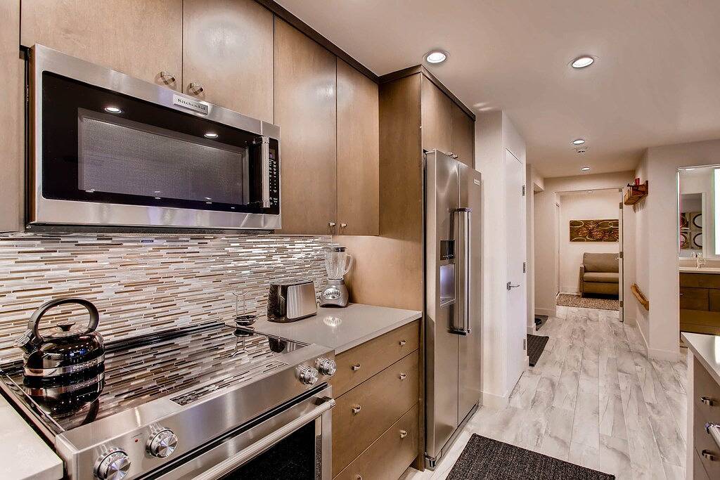 Ganze Wohnung, Modern Luxury Remodeled Condo in der Nähe von Riverfront Gondola in Avon | in Avon, Beaver Creek