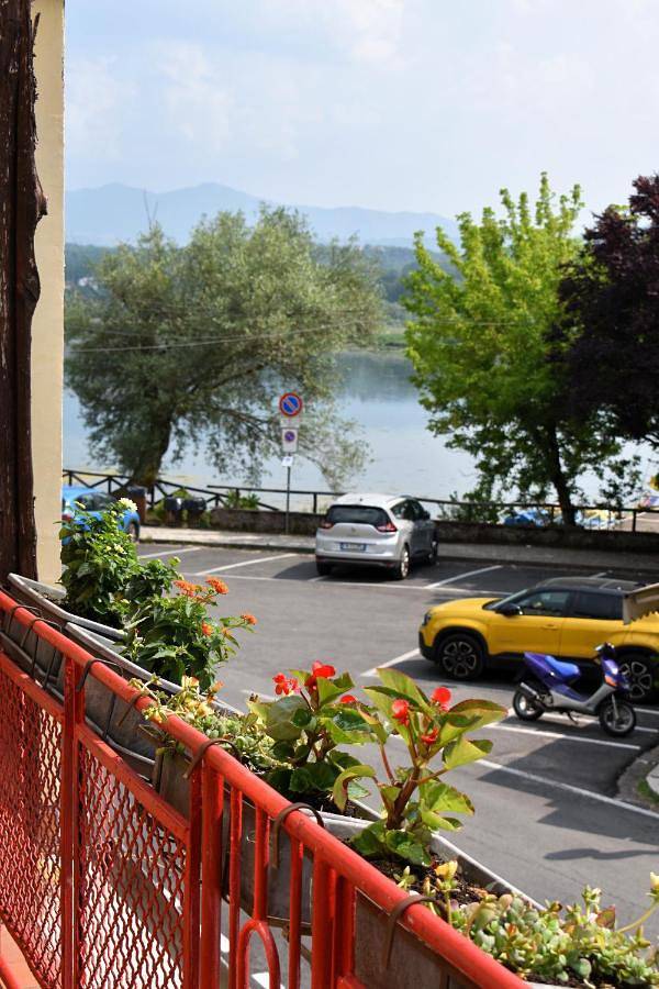 Appartamento per 2 persone, con vista lago e panorama nonché terrazza, con animali domestici in Provincia di Frosinone