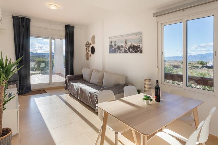 Apartamento entero, Apartamento 'Lujo con vistas espectaculares' con vistas a las montañas, piscina, terraza y jardín in Condado de Alhama, Alhama de Murcia