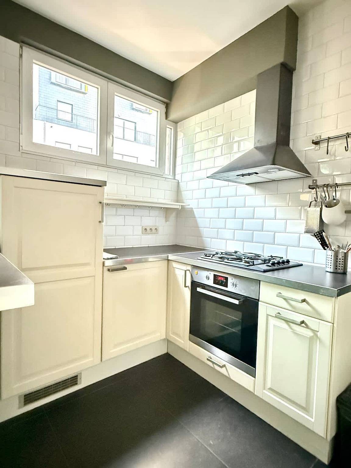 Entire apartment, 3 min to the Grand-Place, 6 min to Manneken Pis & Sleeps 6 in Brussels, Brussels region