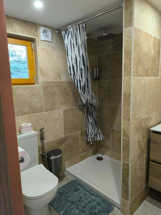 Gîte pour 3 personnes, avec jardin ainsi que piscine et jacuzzi à Aurons - 4