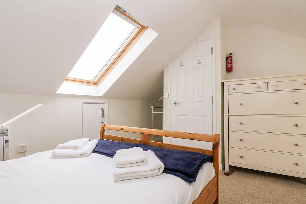 Pilchard Cottage, pet friendly, with a garden in Sennen Cove in Sennen, Cornwall