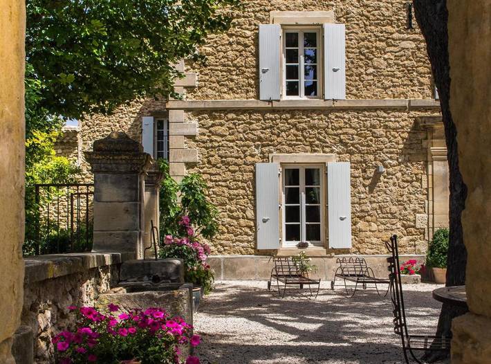 Maison d’hôte pour 4 personnes, avec vue et bassin pour enfant ainsi que jardin et piscine, adapté aux familles