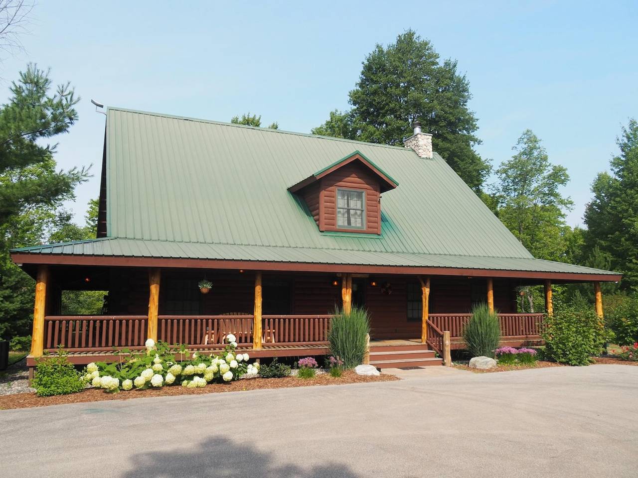 Ganze Wohnung, New!  Weatherwood - Gorgeous Luxury Log Cabin! in Manistee County