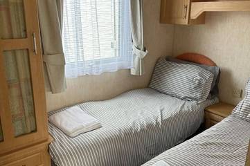 Static Caravan for 6 People in Hampshire, South East England, Photo 2