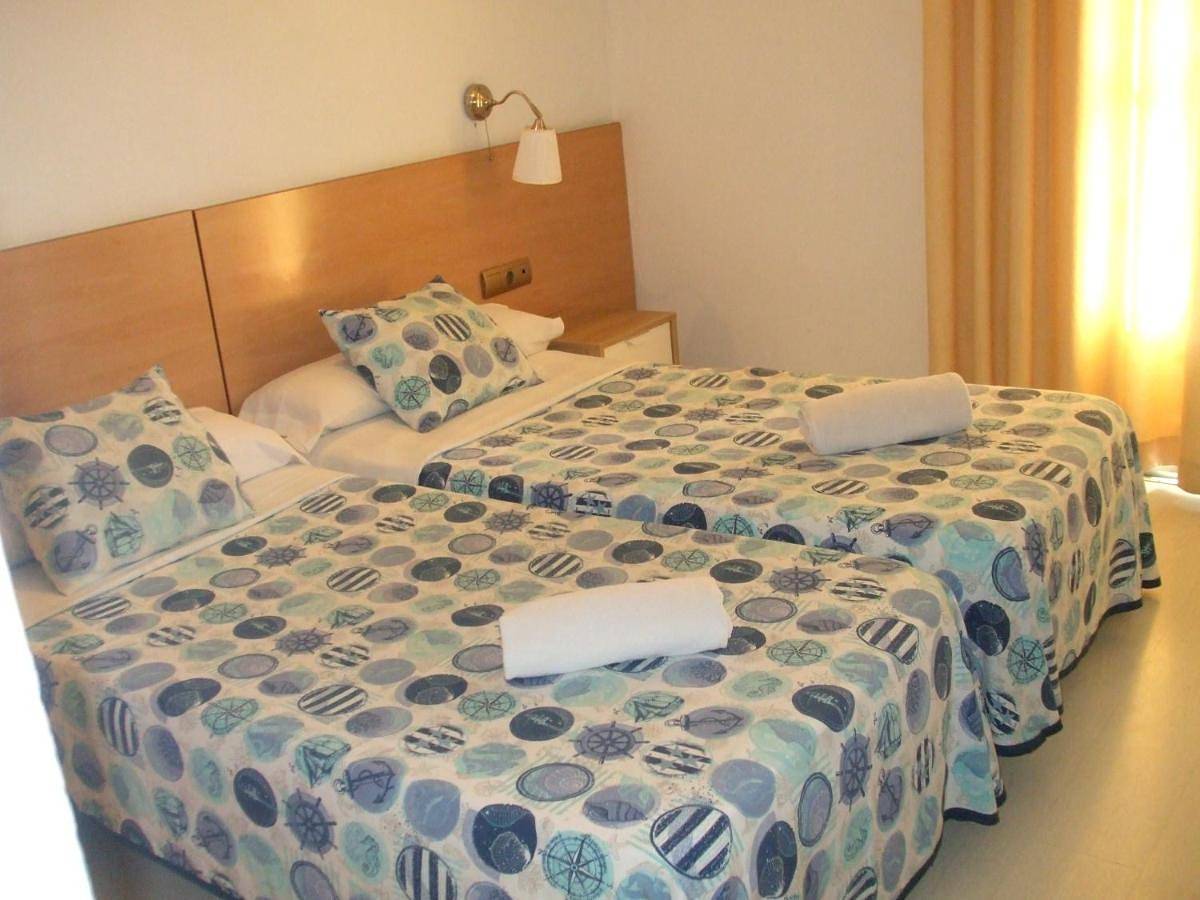 Quadruple Room with Private Bathroom in Centro Barcelona, Barcelona