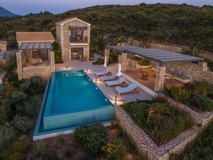Gîte pour 4 personnes, avec Balcon et Jacuzzi ainsi que Terrasse et Jardin