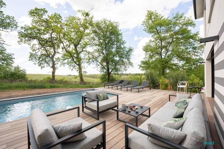 Location de vacances pour 6 personnes, avec jardin ainsi que vue et piscine à Cénac