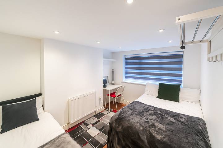 Holiday apartment for 16 people in London