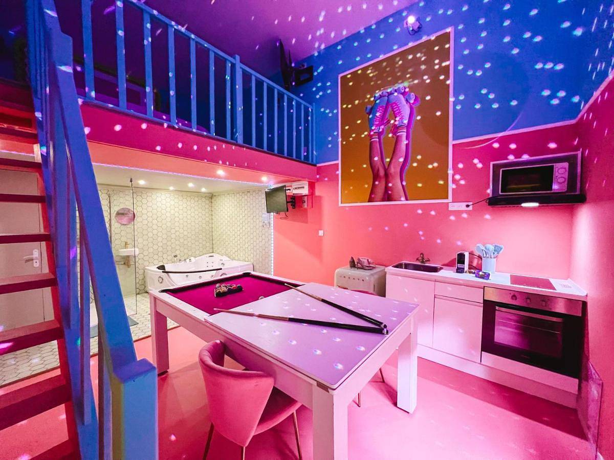 Appartement entier, Funky House Spa - Jacuzzi - Salle de cinéma & Netflix - Billard - Nintendo switch & jeux in Douai, Département Nord