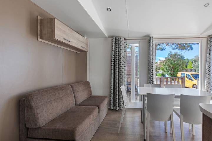 Charming Mobile Home for 6 with Terrace in Carry-le-Rouet in Carry-le-Rouet, Mediterranean Coast (France)