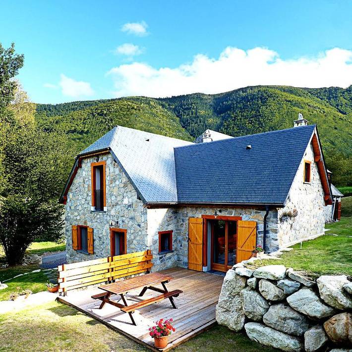 Gîte pour 4 personnes, avec Balcon et Terrasse ainsi que Jardin et Vue à Bun