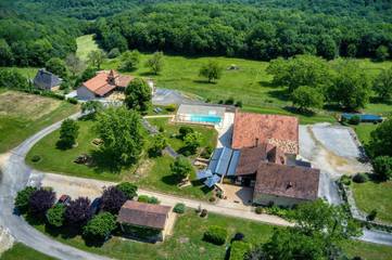 Hôtel pour 2 personnes, avec vue ainsi que piscine et jardin à Meyrals