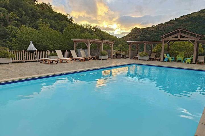 Location de vacances pour 5 personnes, avec Terrasse et Jardin à Lacrouzette