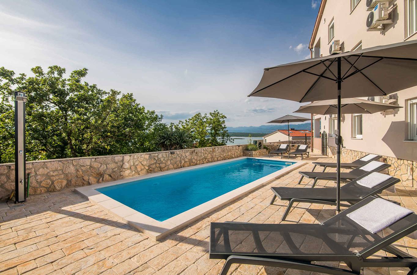 Ganze Ferienwohnung, Ferienwohnung Apartment mit beheiztem Pool  in Klimno, Krk