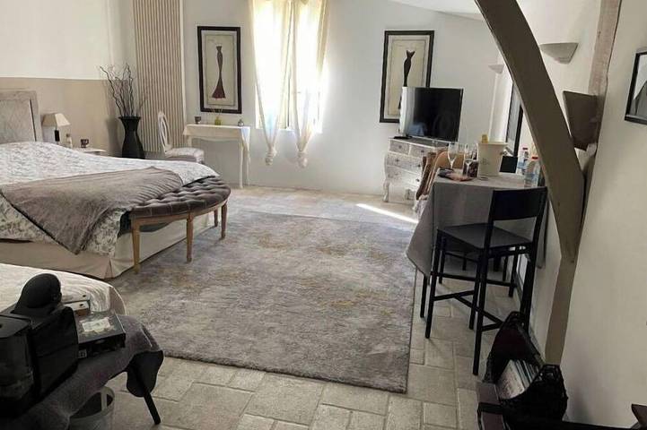 Location de vacances pour 18 personnes, avec piscine ainsi que jacuzzi et jardin dans Montpouillan - 2