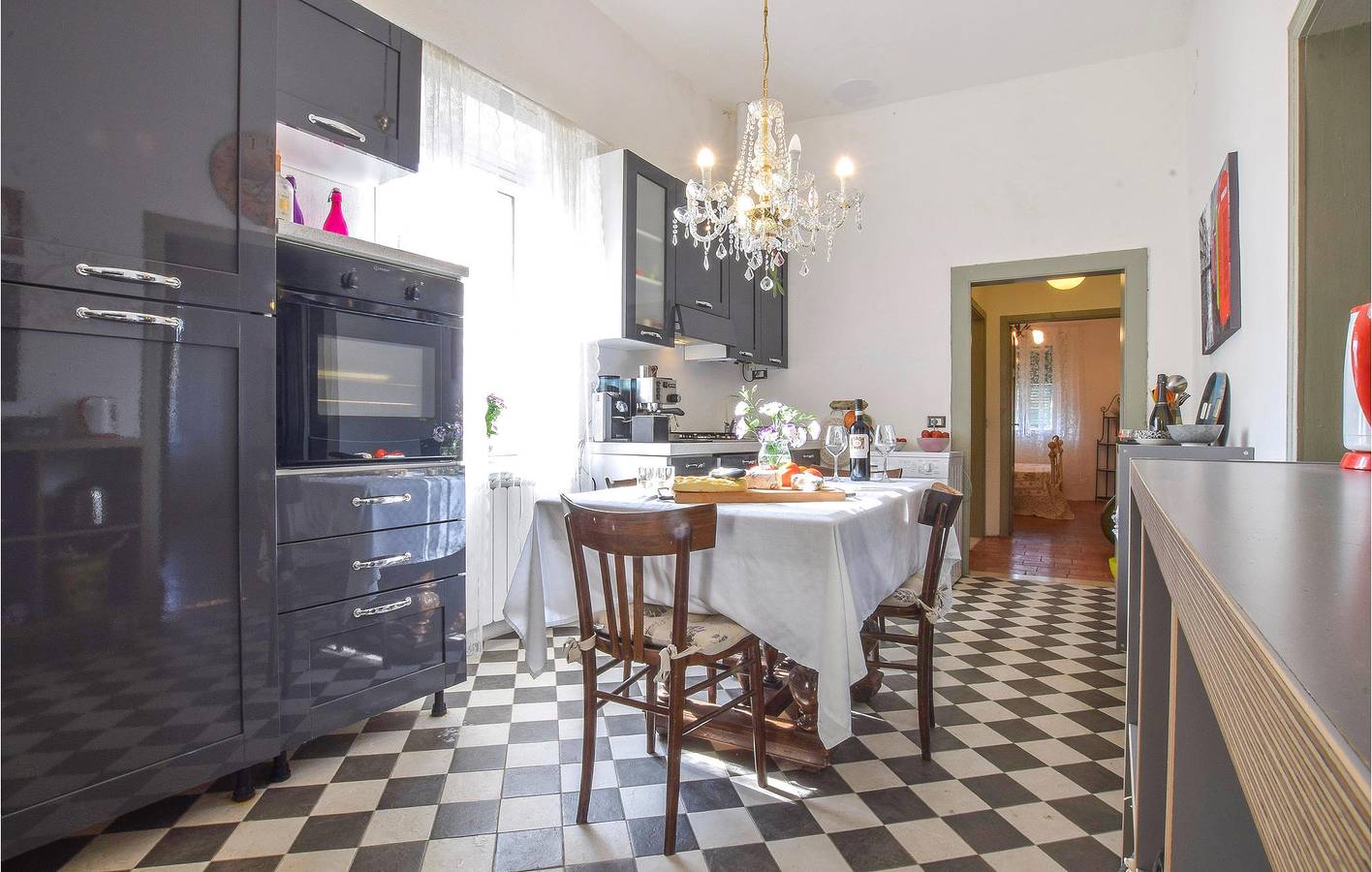 100qm Wohnung mit WiFi, Pool und Garten in Mulazzo, Val di Magra
