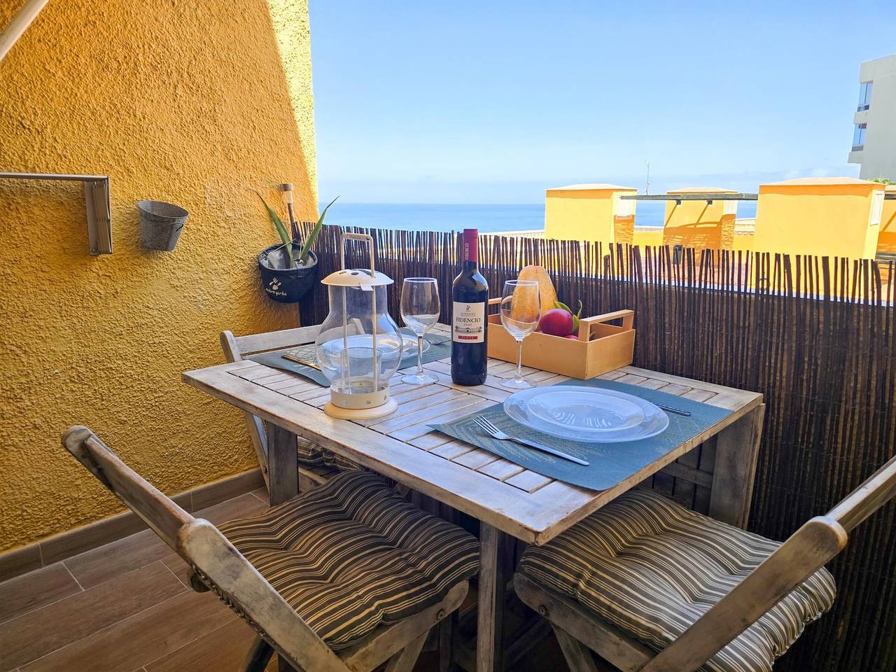 Apartamento entero, Confort en Playa La Arena: piscina, terraza y parking privado in Playa Neptuno (Santiago del Teide), Santiago del Teide