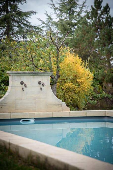 Gîte pour 10 personnes, avec jardin et sauna ainsi que piscine et vue, animaux acceptés à Valensole - 2