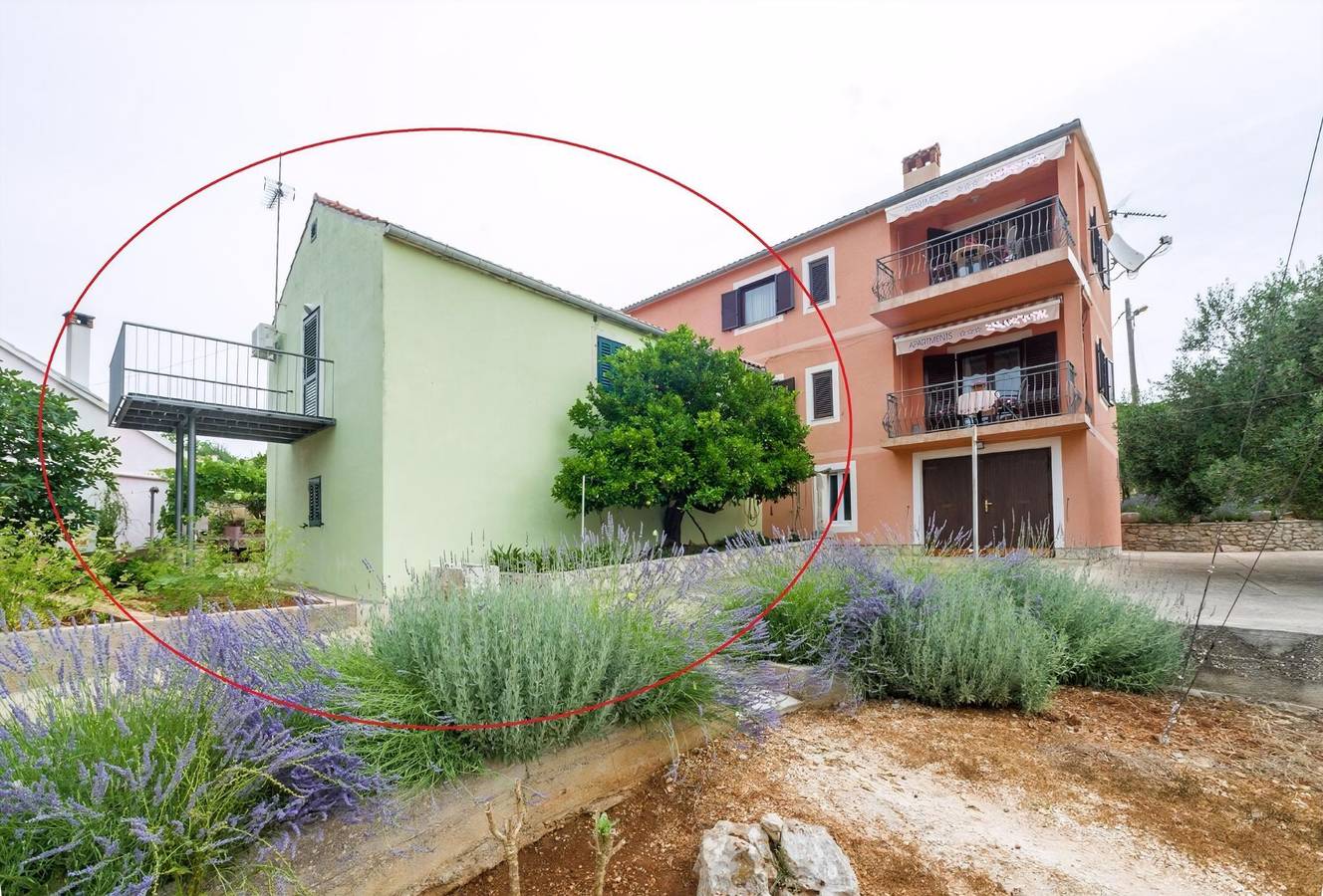 Appartamento vacanze a Veli Rat a partire da 83€ a notte