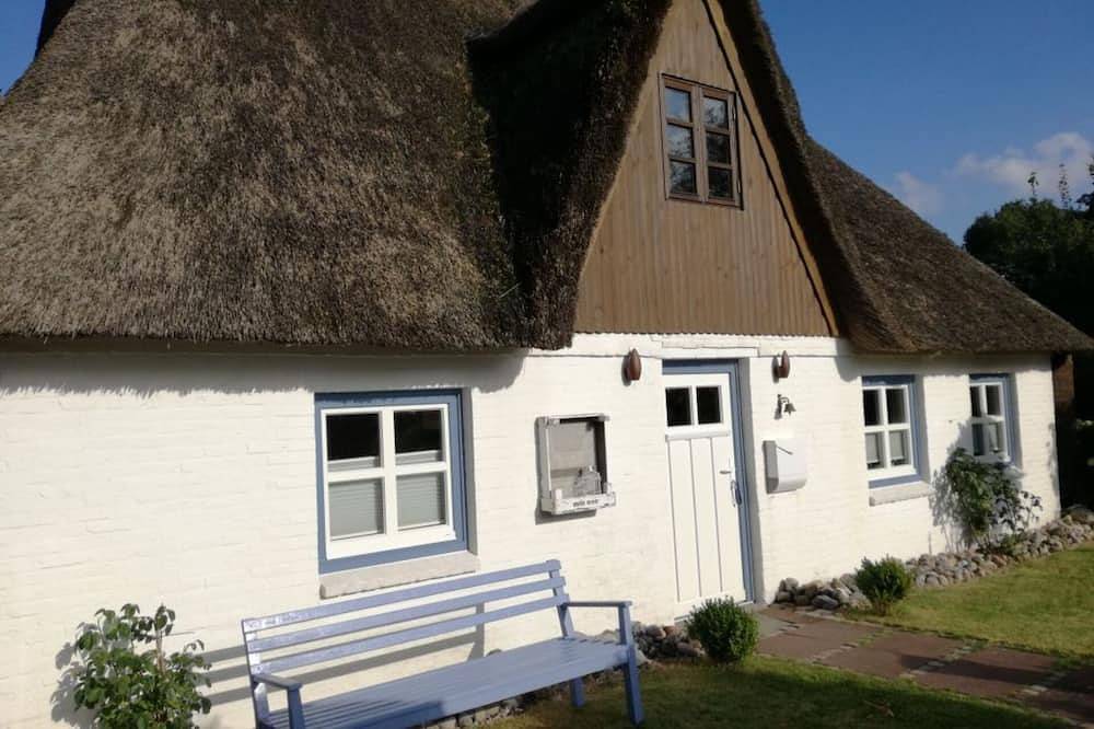 Romantisches Reetdachhaus mit großem Garten in Rehm-Flehde-Bargen, Eider-Treene-Sorge