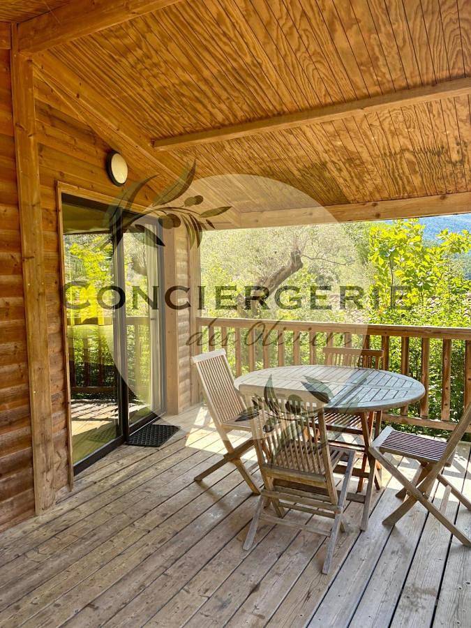 Appartement de vacances pour 6 personnes, avec terrasse et piscine, animaux acceptés
